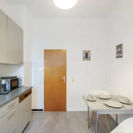 Geraeumige Und Ruhige Am Kanal Apartment Hannover